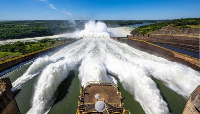 Energia produzida por Itaipu em 2023 é suficiente para abastecer o mundo por um dia